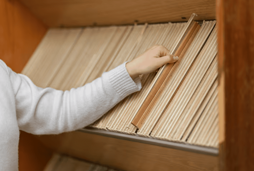 庫板在藥局後場、調劑區與醫療備品儲藏室中的防潮潔淨與耐用優勢