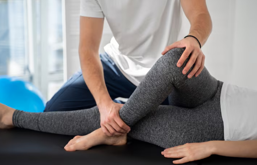 久坐族常見的痠痛問題，台南復健科如何協助改善？